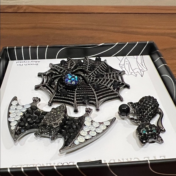 Eye Candy Los Angeles | Halloween Whimsy Brooch Set 🕷️🦇🖤 - Picture 9 of 12